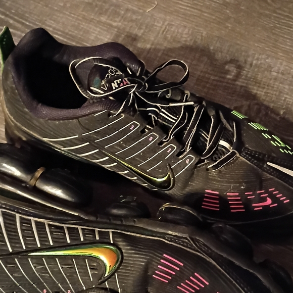 Nike Men's Black and Multicolor Athletic Shoes - Picture 3 of 8